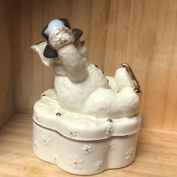 Lenox Winter wonderland snowman, music box - Picture 3 of 7